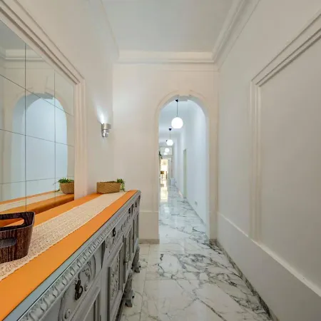 Apartment Casa Elena, Private Garden, Office,1 Minute To The Sea By Haven & Keys Malta