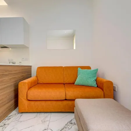 Apartment Casa Elena, Private Garden, Office,1 Minute To The Sea By Haven & Keys Malta Sliema