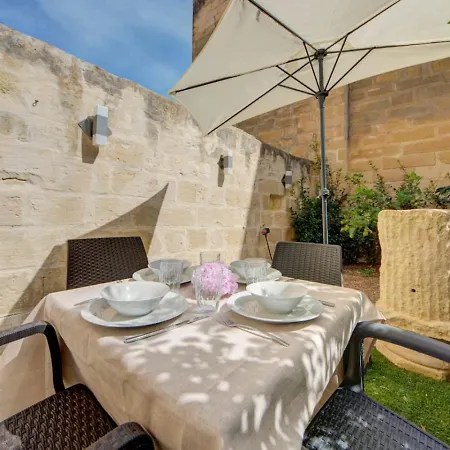 Casa Elena, Private Garden, Office,1 Minute To The Sea By Haven & Keys Malta Appartement