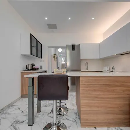 Appartement Casa Elena, Private Garden, Office,1 Minute To The Sea By Haven & Keys Malta