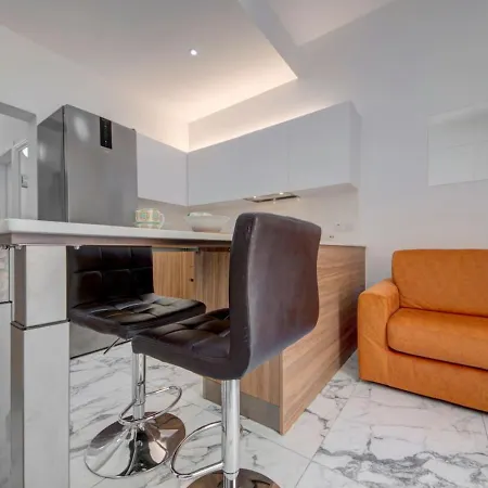 Apartment Casa Elena, Private Garden, Office,1 Minute To The Sea By Haven & Keys Malta *