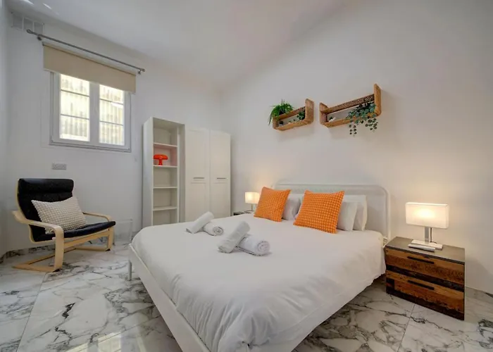 Casa Elena, Private Garden, Office,1 Minute To The Sea By Haven & Keys Malta * סליאמה