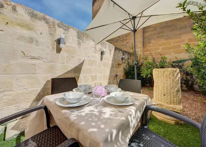 Casa Elena, Private Garden, Office,1 Minute To The Sea By Haven & Keys Malta דירה