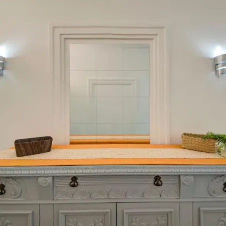 Apartment Casa Elena, Private Garden, Office,1 Minute To The Sea By Haven & Keys Malta Sliema