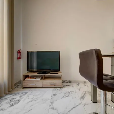 Casa Elena, Private Garden, Office,1 Minute To The Sea By Haven & Keys Malta Apartment *