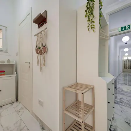 Apartment Casa Elena, Private Garden, Office,1 Minute To The Sea By Haven & Keys Malta Sliema
